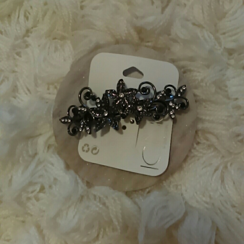 🌿 NWT Icing black vine flower hair clip 🌿